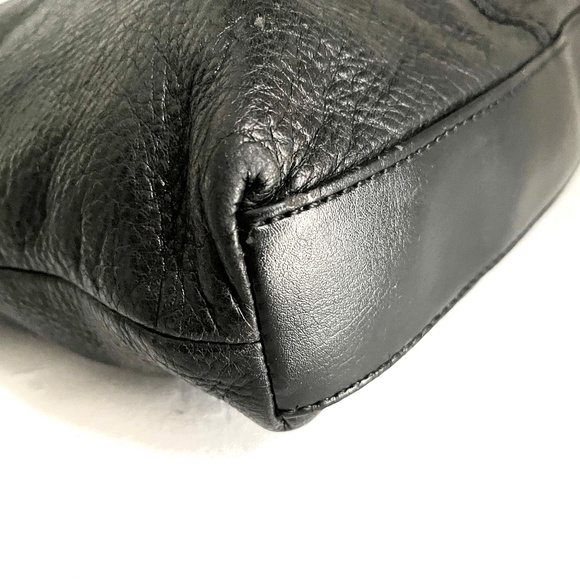 🔥🔥 Tommy Hilfiger Black Genuine Leather Handbag Cross Body Style - Picture 6 of 16